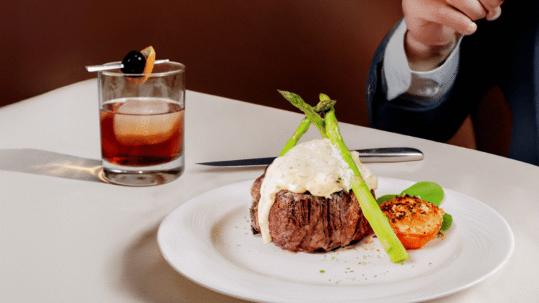 Eddie Merlot's Holiday Sweepstakes: Win a $1,000 Prize!